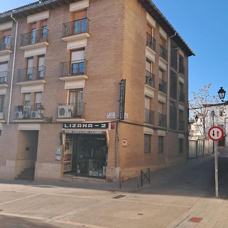 Hostal Lizana 2 Huesca Exterior photo